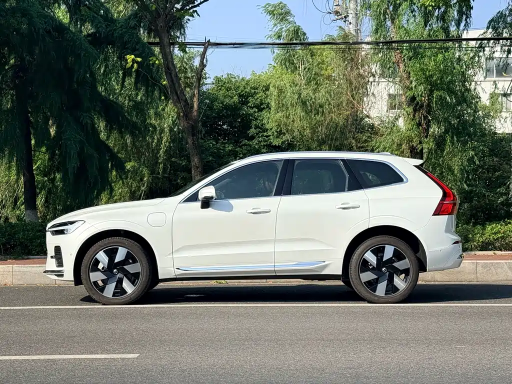 Volvo XC60 PHEV 2024 — фото 5