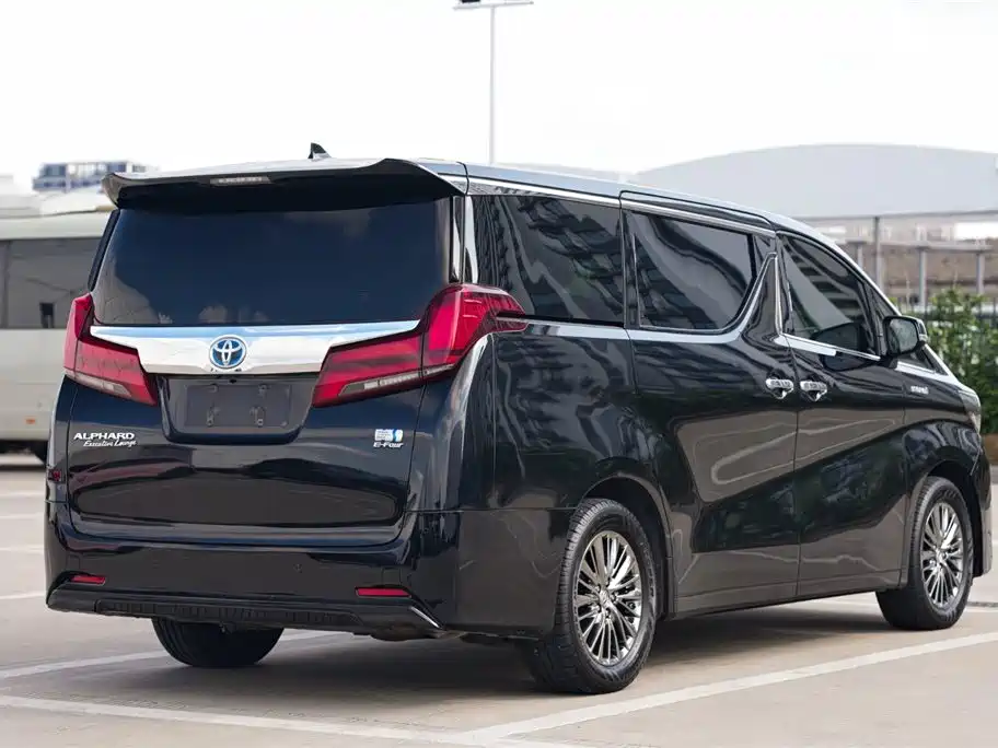 Toyota Alphard 2021 — фото 18
