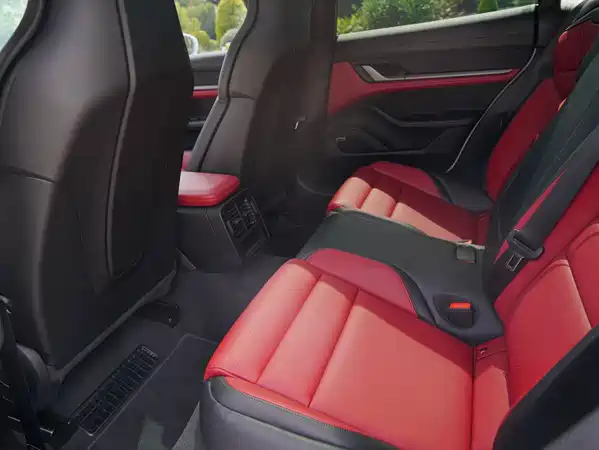 Porsche Taycan 2025