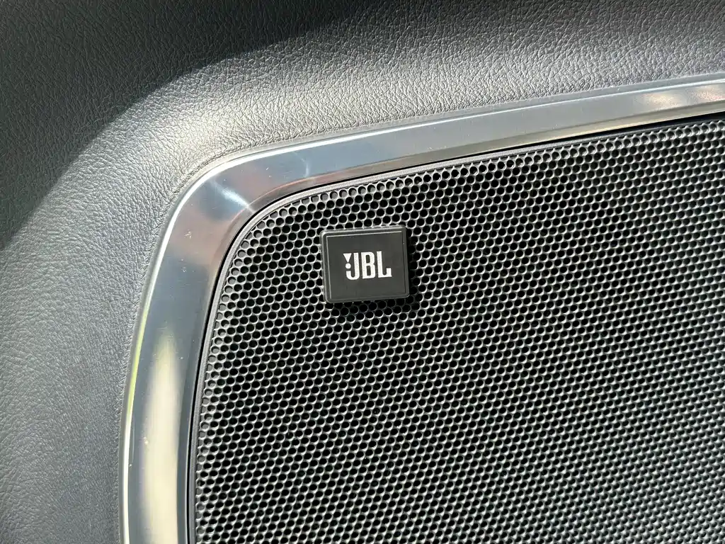 Toyota Alphard 2023 — фото 18