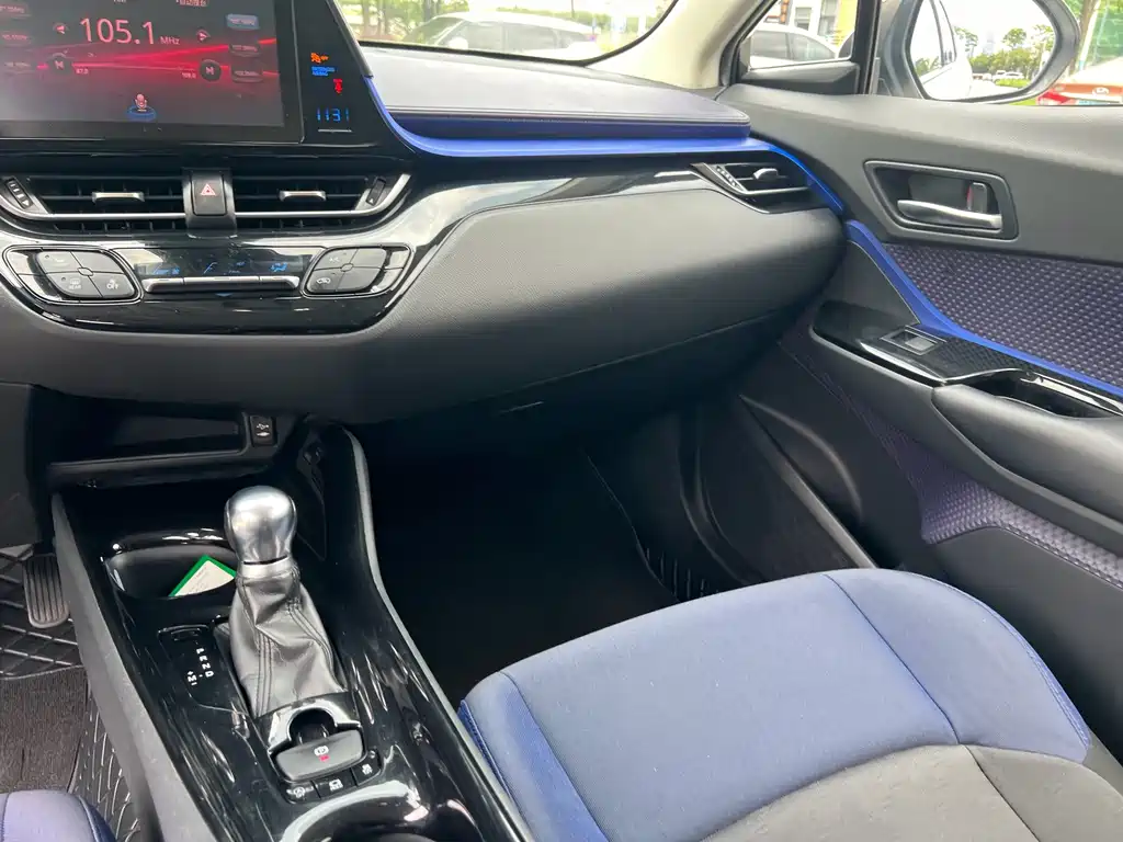 Toyota C-HR 2019 — фото 17