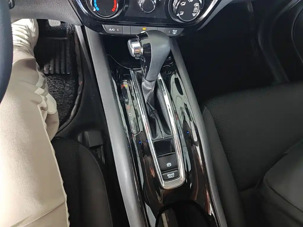 Honda Vezel 2020 — фото 14