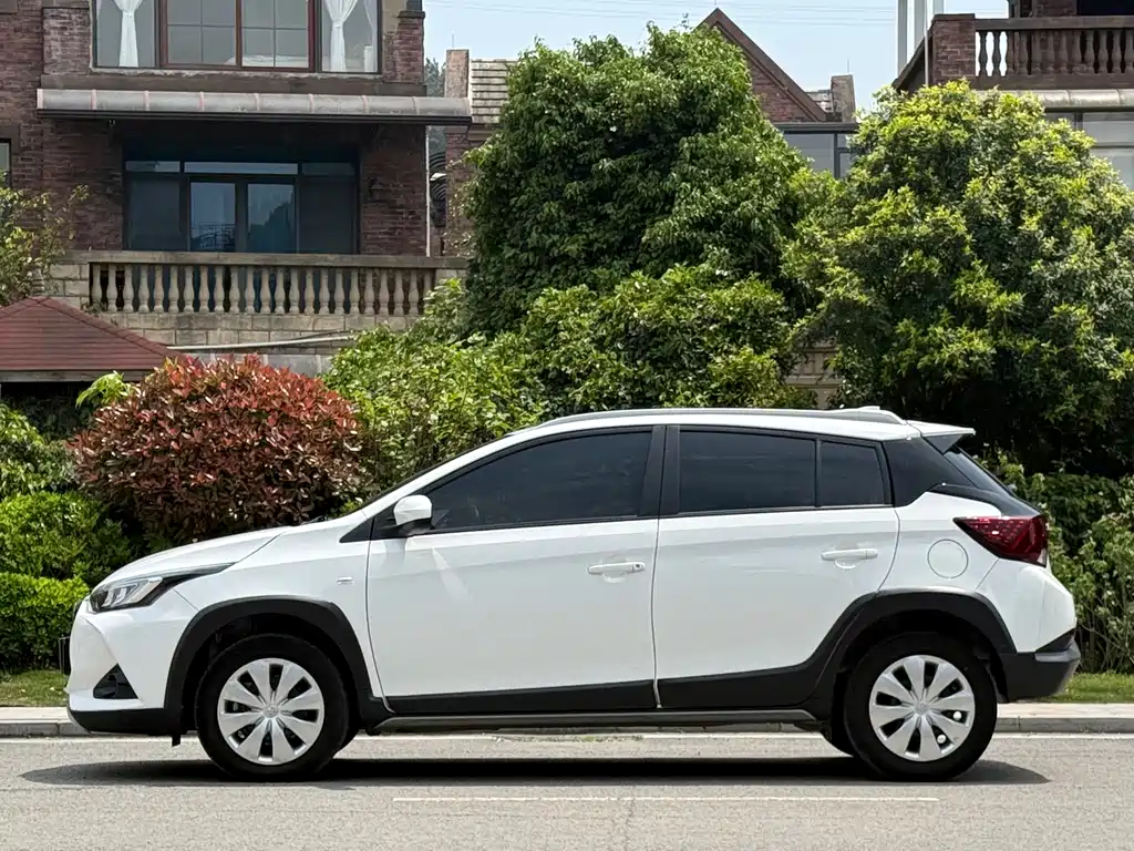 Toyota Yaris L 2023