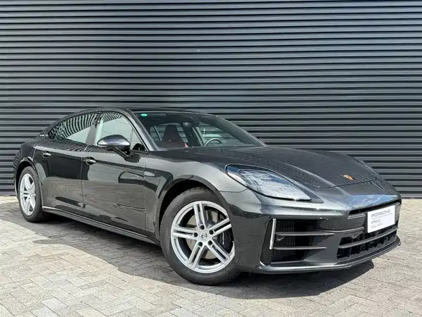 Porsche Panamera 2025
