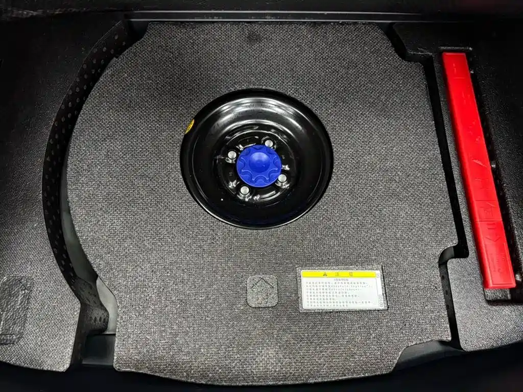 Toyota Yaris L 2022 — фото 18
