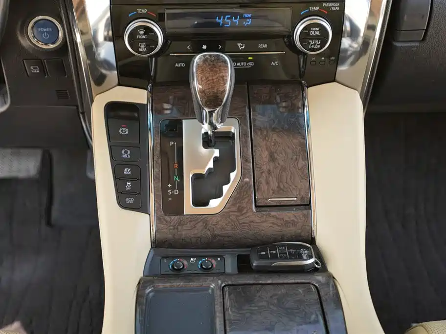 Toyota Alphard 2021 — фото 12