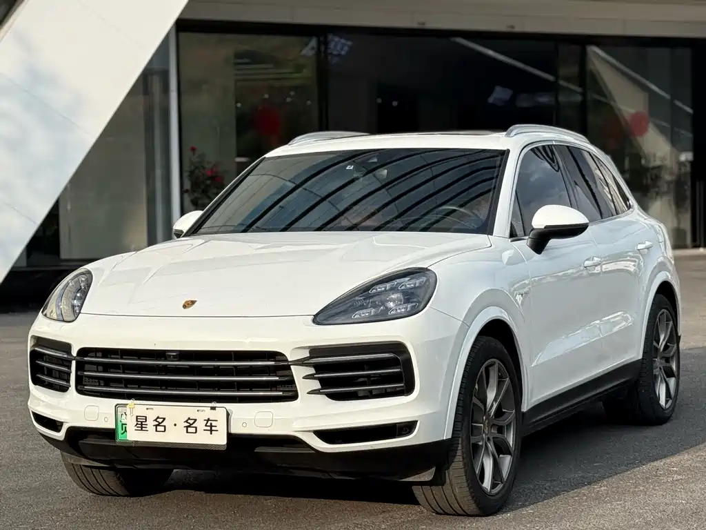 Porsche Cayenne Hybrid 2021