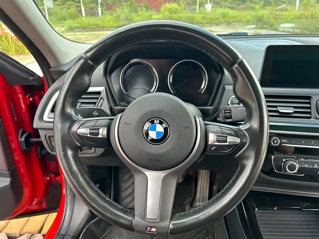 BMW 1 Series 2020 — фото 14
