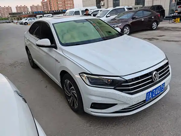 Volkswagen Sagitar 2022