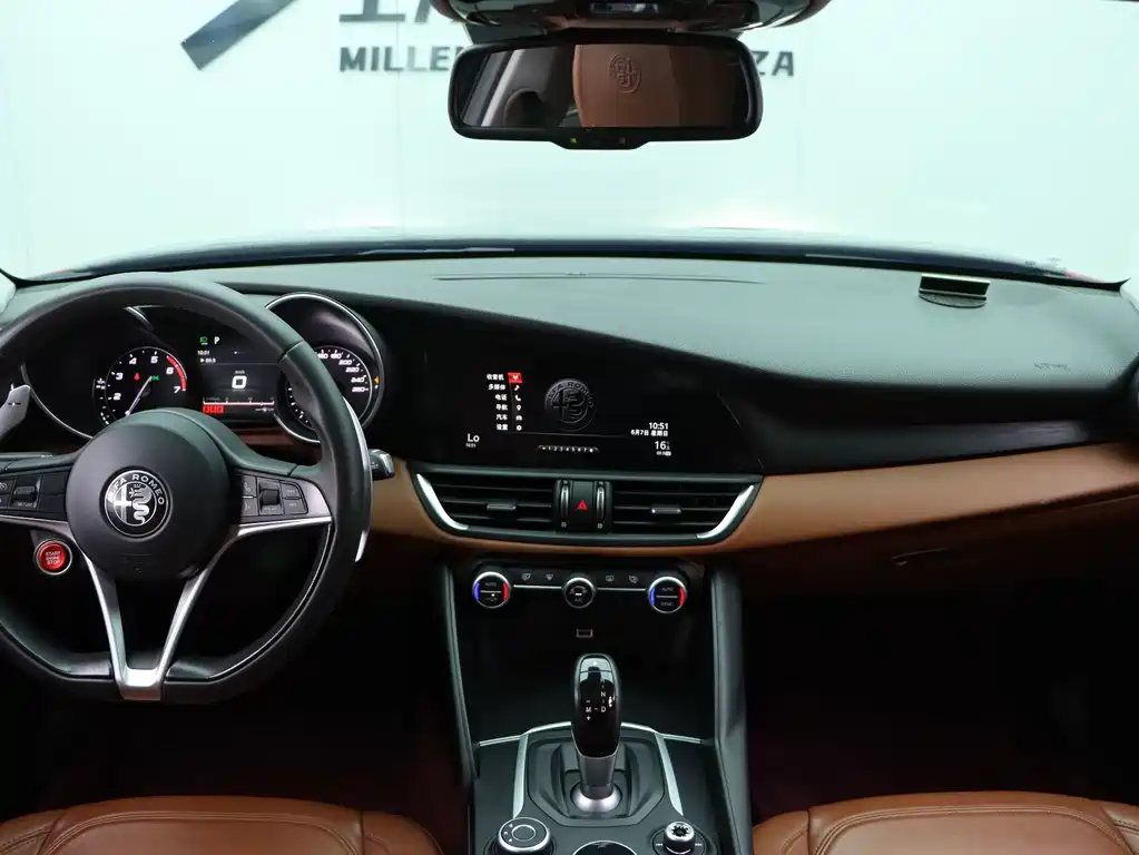 Alfa Romeo Giulia 2019 — фото 15