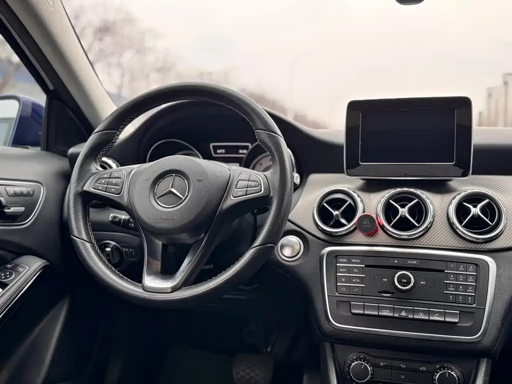Mercedes-Benz GLA 2017 — фото 14