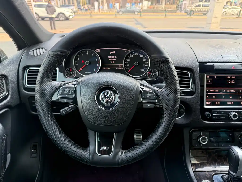 Volkswagen Touareg 2013 — фото 16