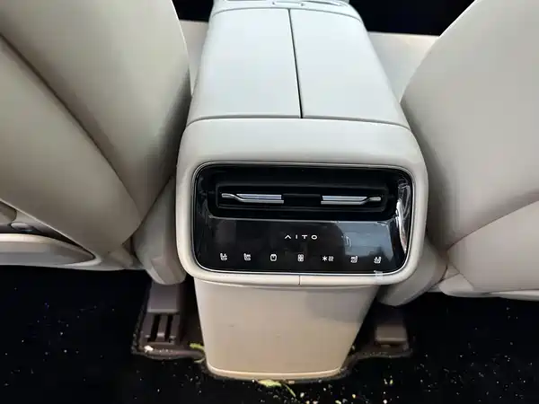 AITO M6 2026