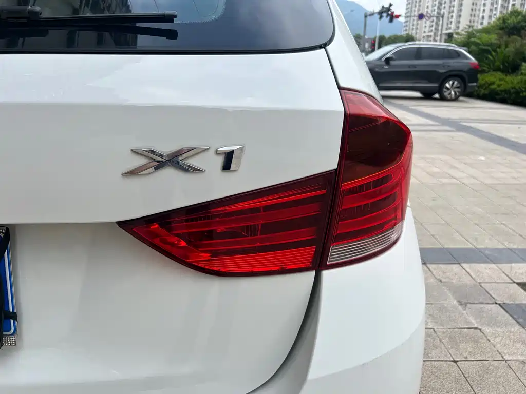 BMW X1 2015 — фото 16