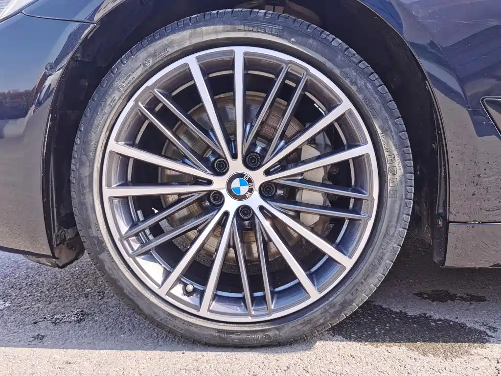 BMW 5 Series 2022 — фото 9