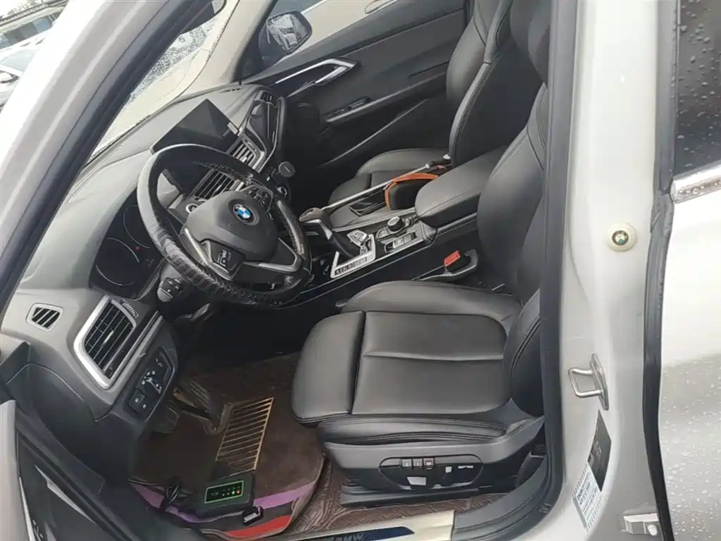 BMW 1 Series 2018 — фото 15