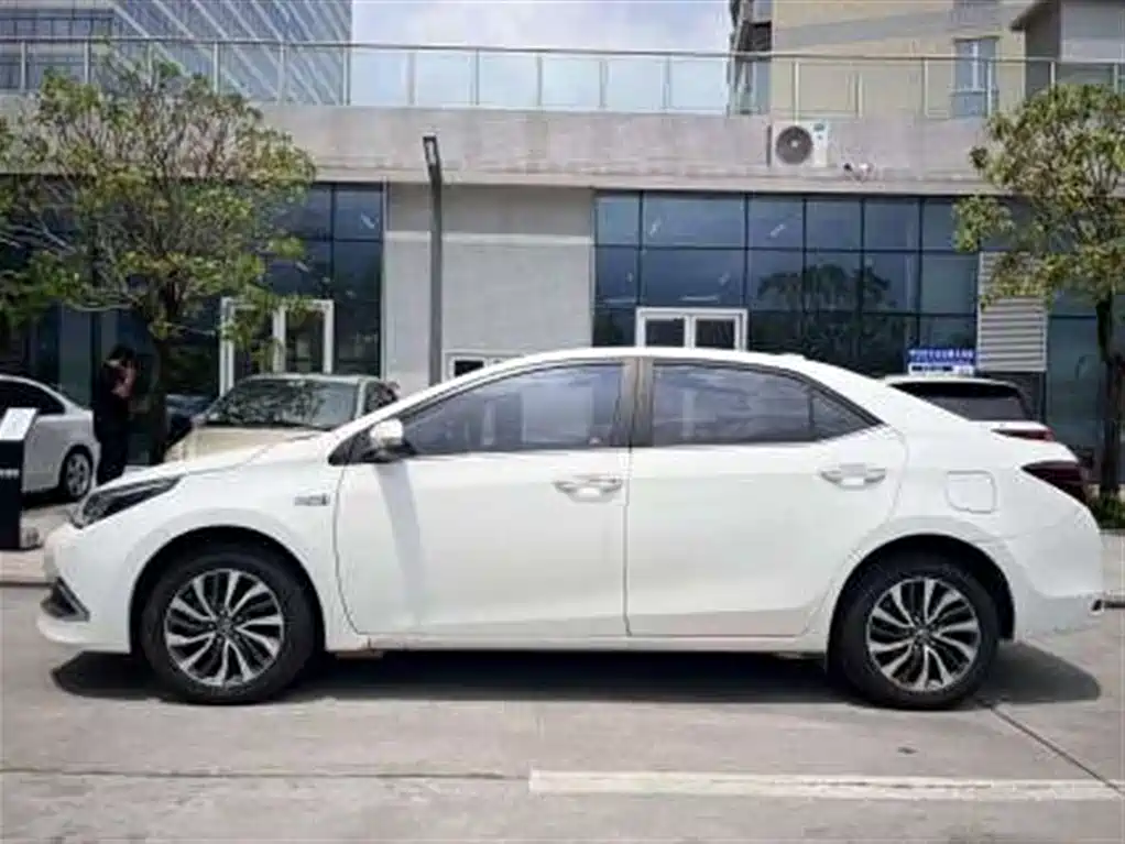 Toyota Corolla Hybrid 2019 — фото 3