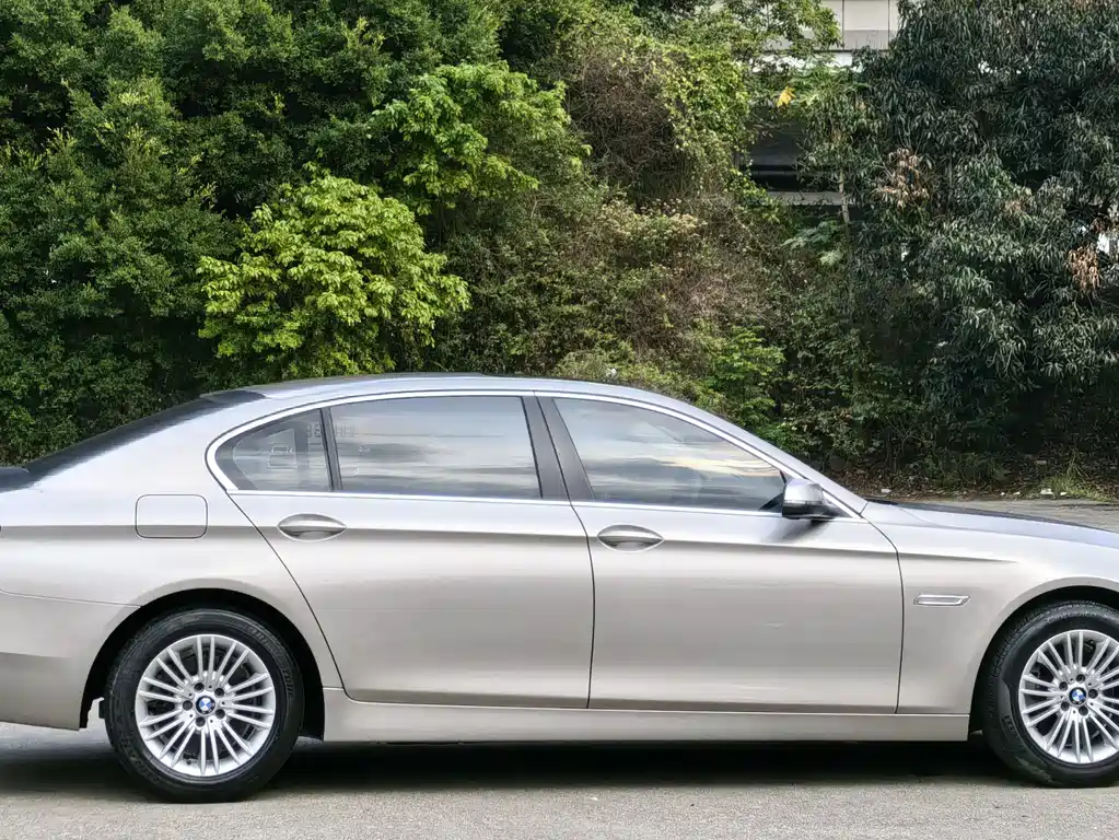 BMW 5 Series 2015 — фото 13