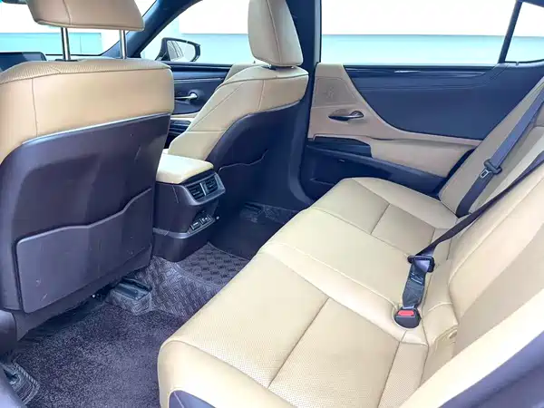 Lexus ES 2021
