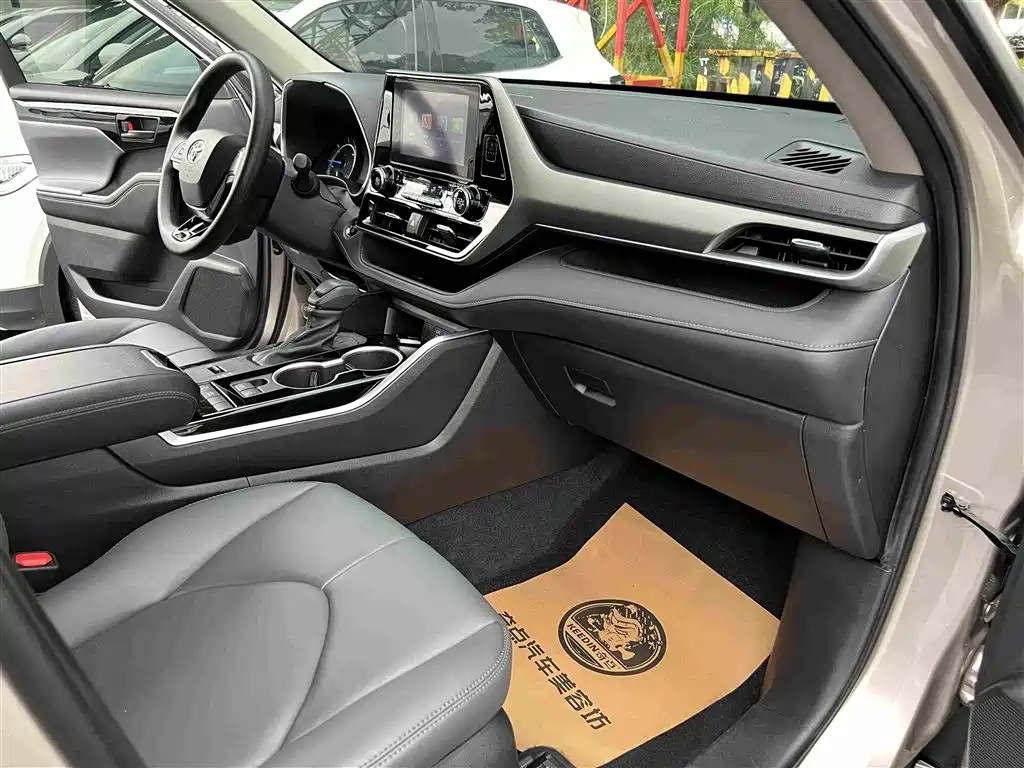 Toyota Highlander 2023 — фото 17