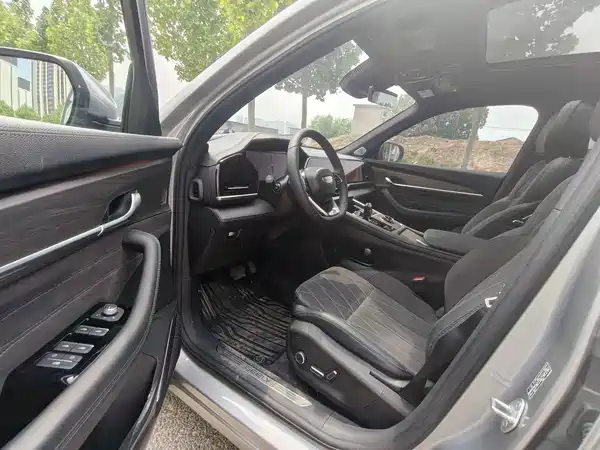Geely Xingyue L 2025