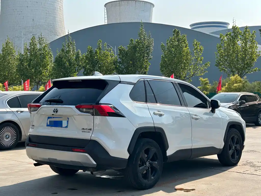 Toyota RAV4 2020 — фото 10