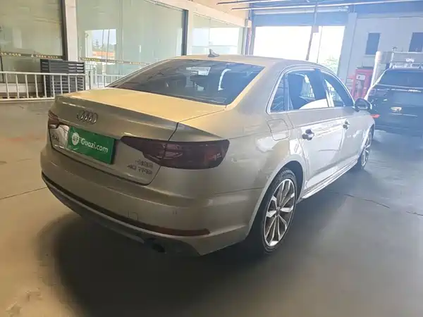 Audi A4L 2018