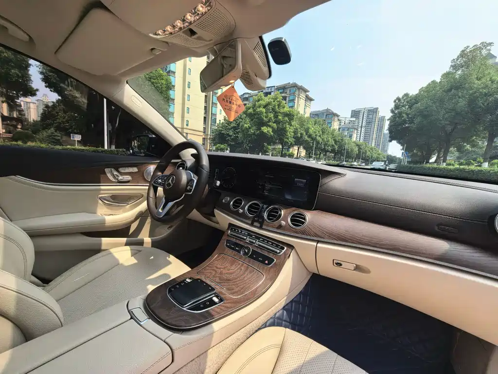 Mercedes-Benz E-Class 2019 — фото 11