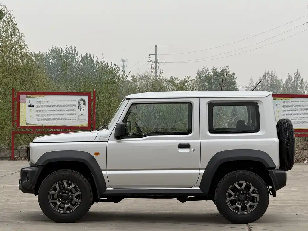 Suzuki Jimny 2024 — фото 8