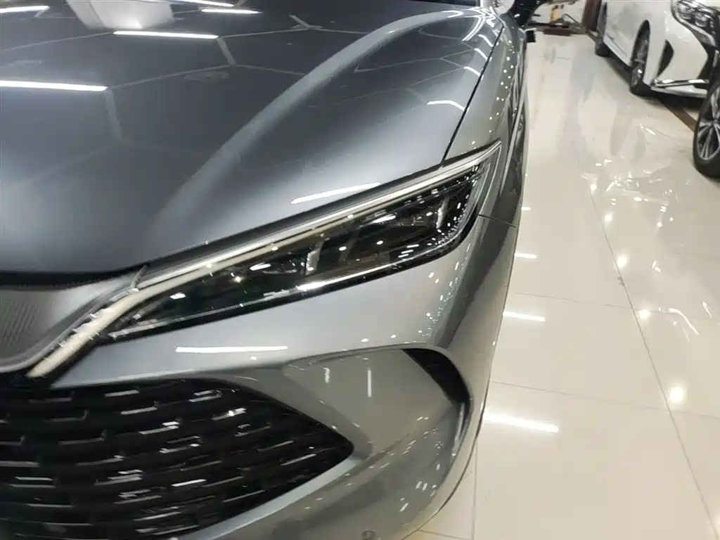 BYD L DM-i 2025 — фото 24