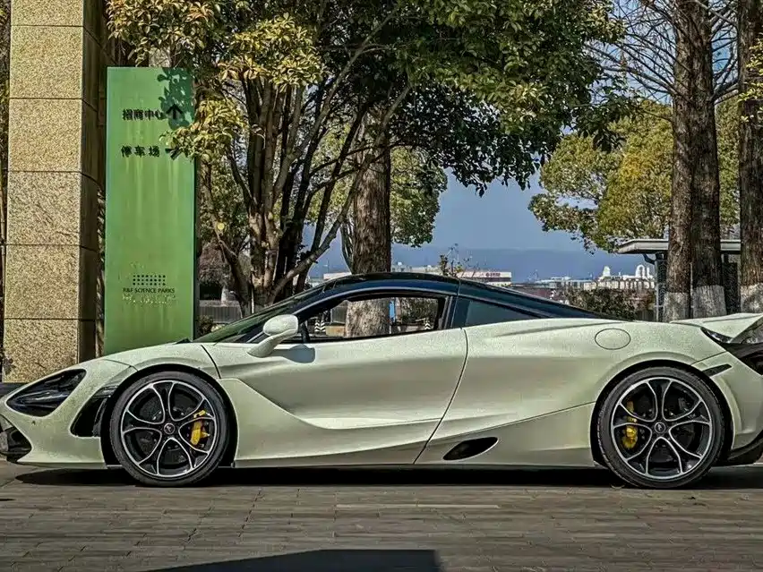 McLaren 720S 2019 — фото 9
