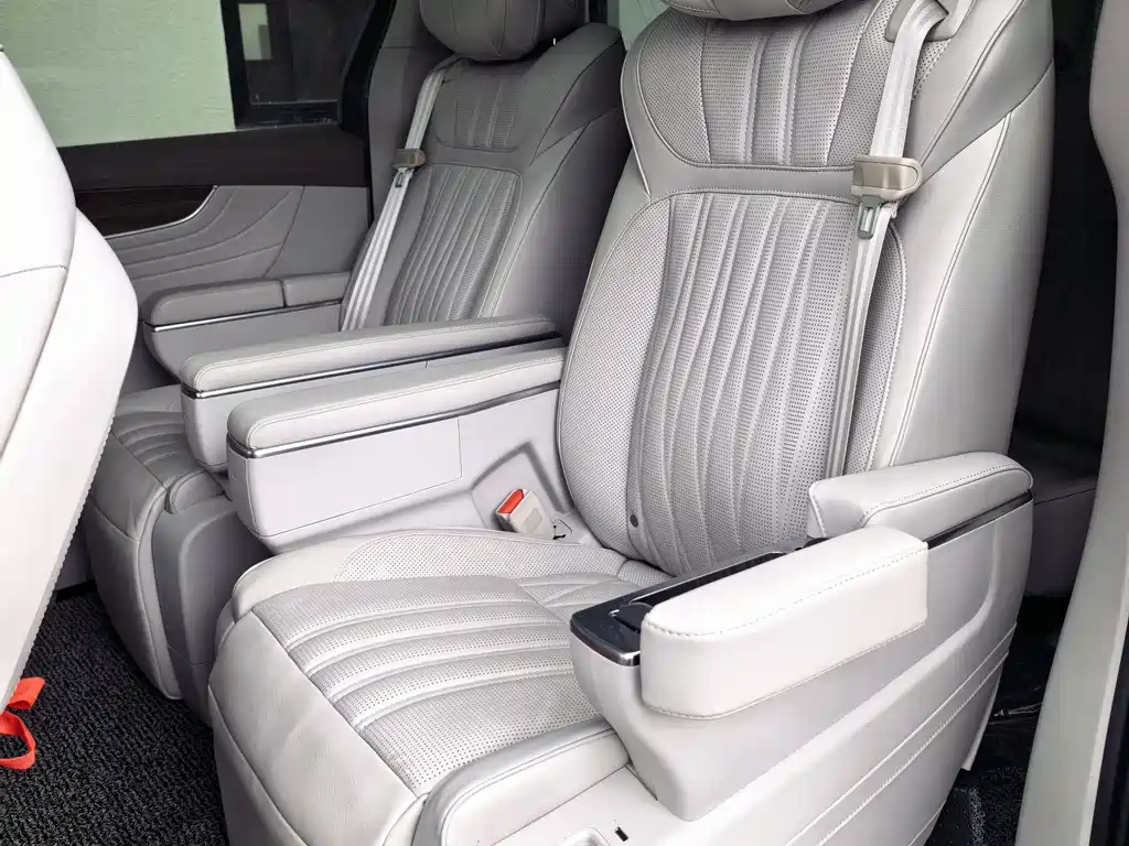 Roewe iMAX8 2024