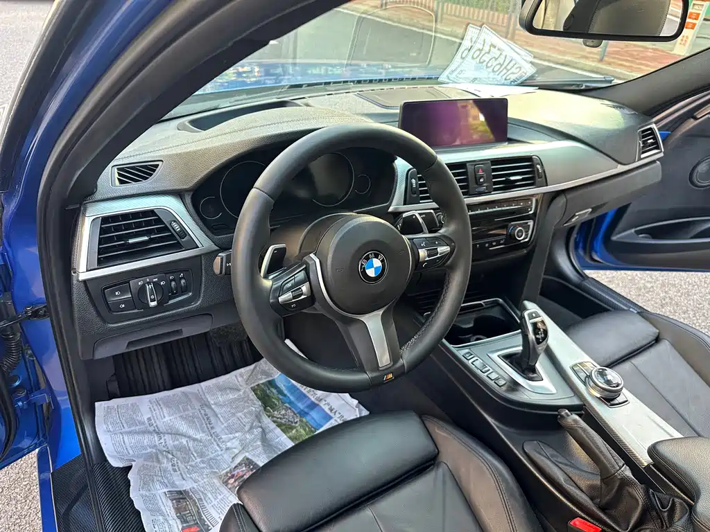 BMW 3 Series 2018 — фото 11