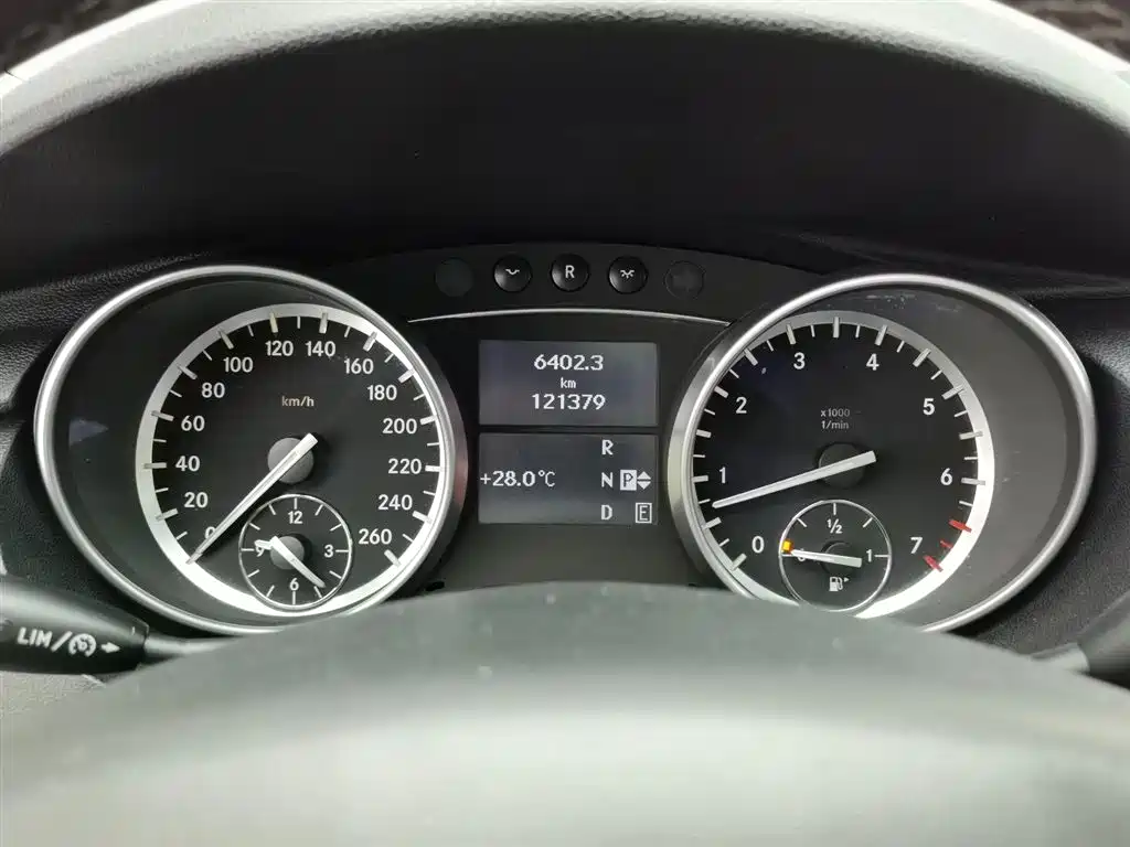 Mercedes-Benz R-Class 2016 — фото 10
