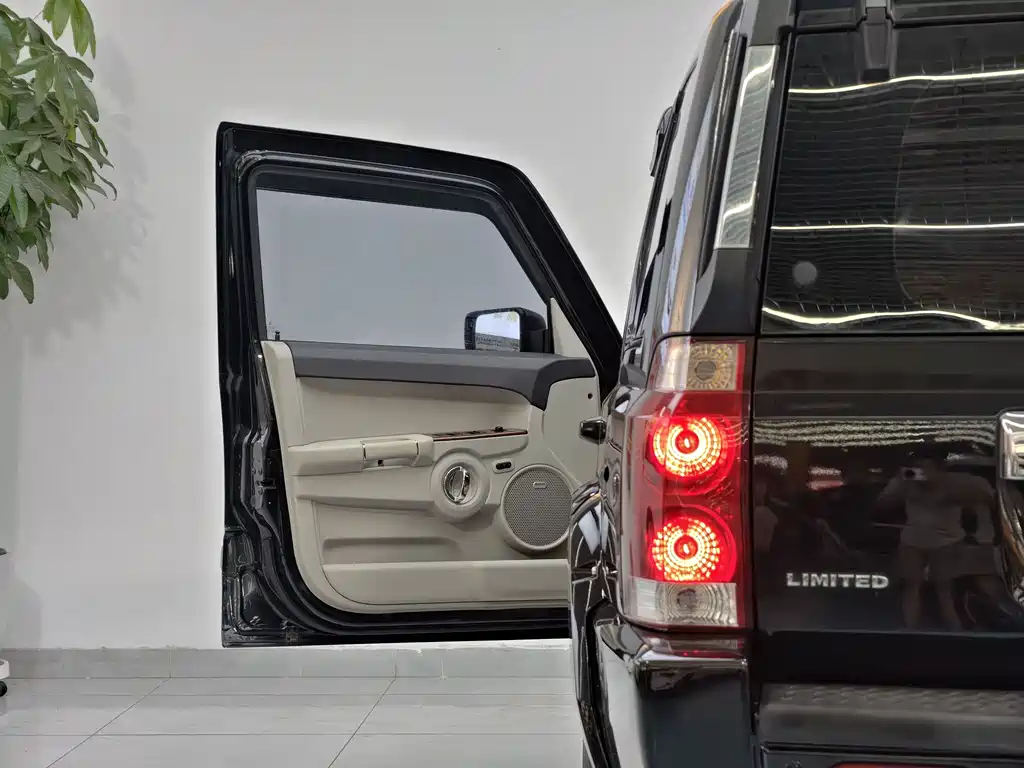 Jeep Commander Classic 2007 — фото 13