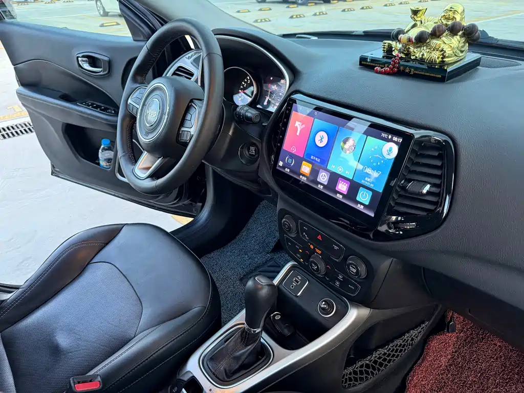 Jeep Compass 2018 — фото 11