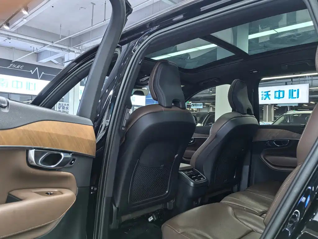 Volvo XC90 2023 — фото 4