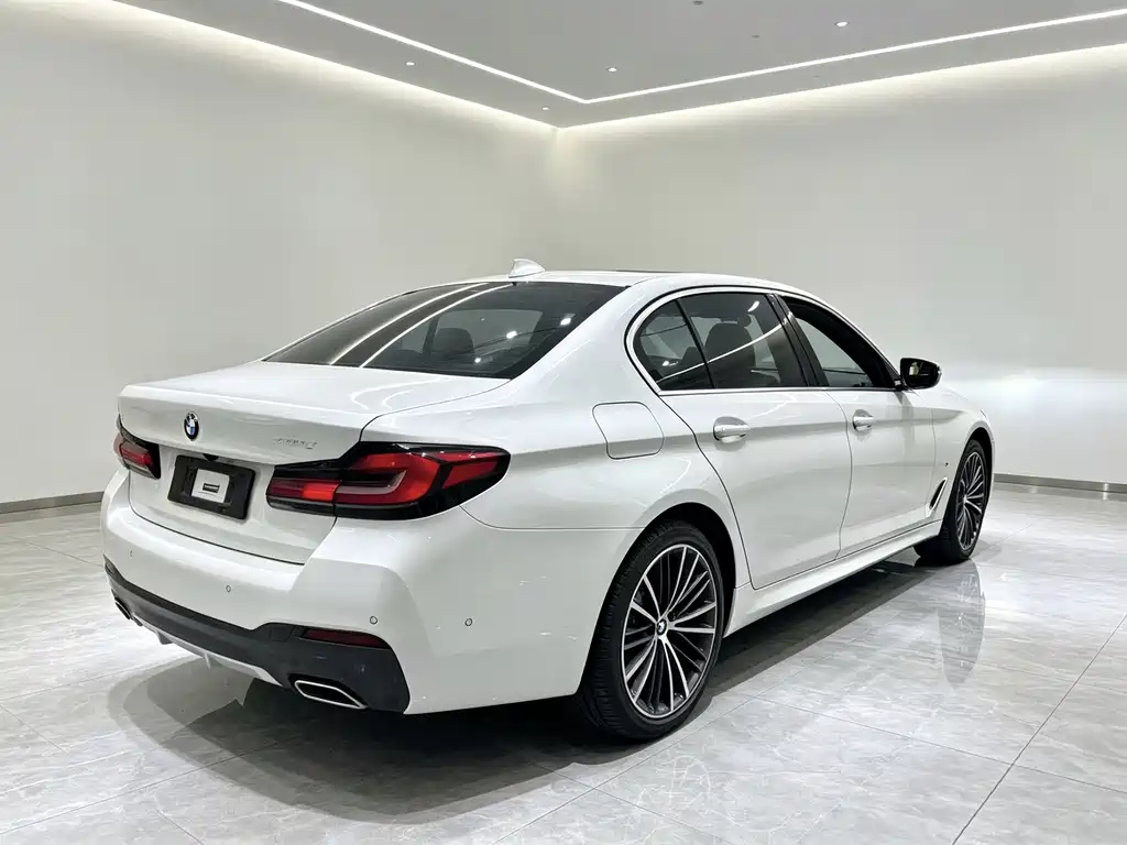 BMW 5 Series 2023 — фото 4