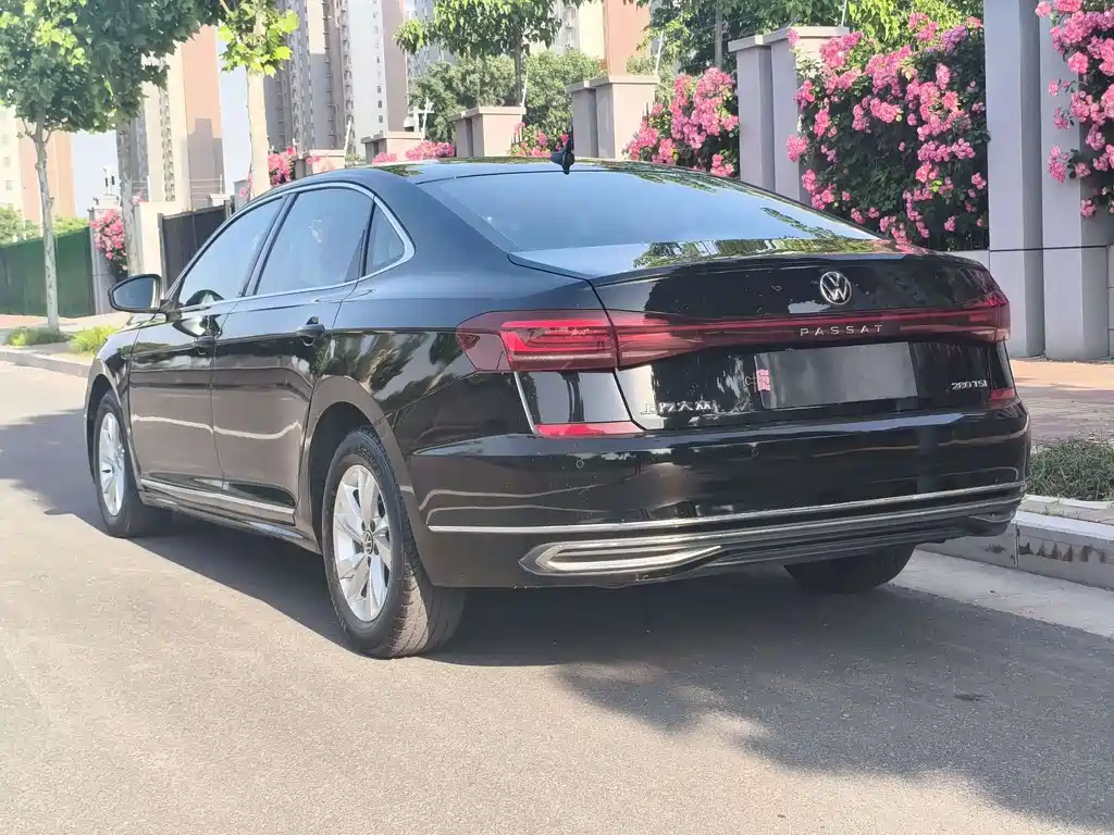 Volkswagen Passat 2023 — фото 17