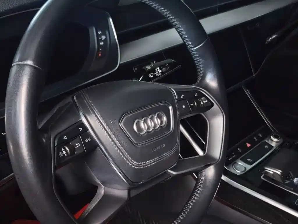 Audi A8 2018 — фото 12