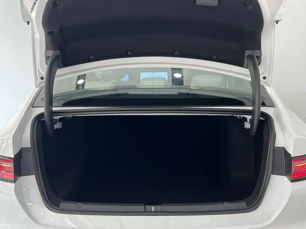 BYD Seal 05 DM-i 2025 — фото 7