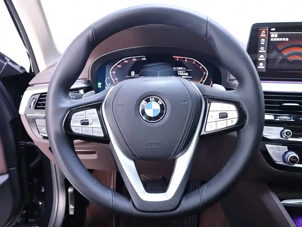 BMW 5 Series 2022 — фото 16