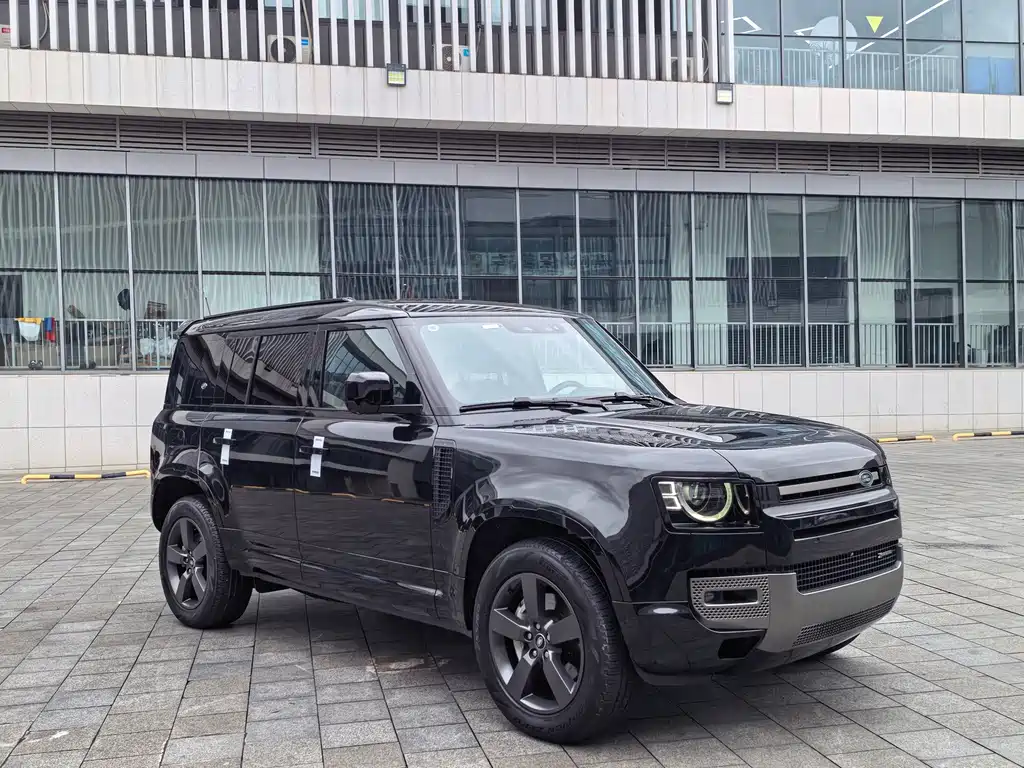 Land Rover Defender 2023