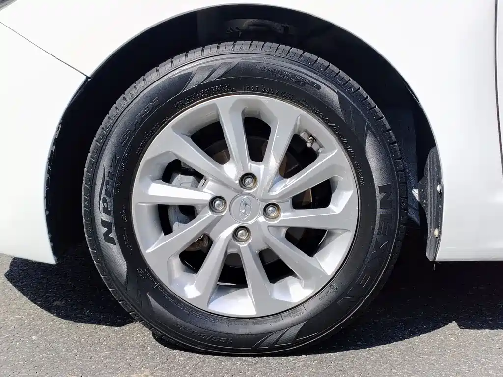 Hyundai Verna 2017 — фото 16