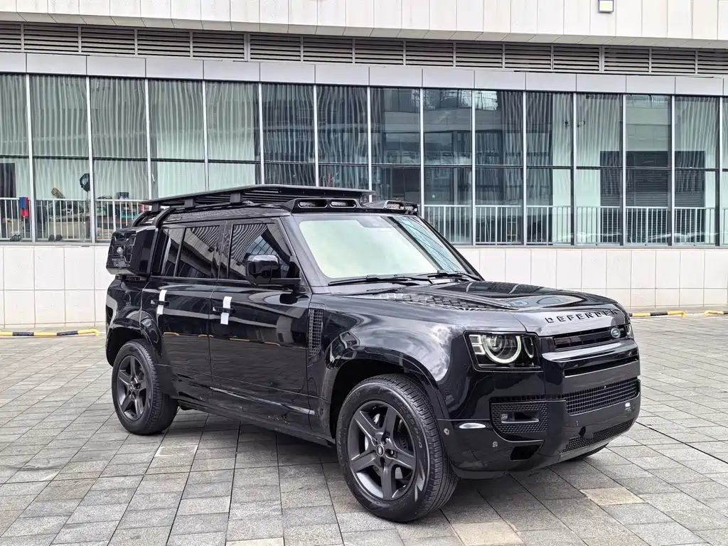 Land Rover Defender 2024