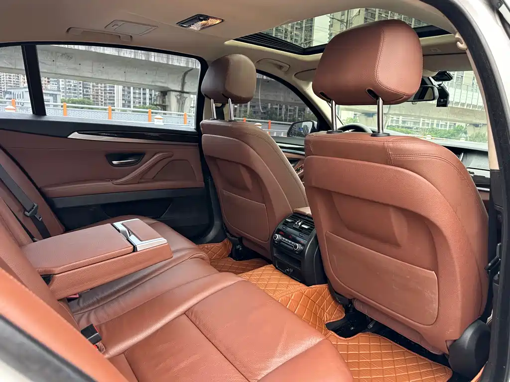 BMW 5 Series 2015 — фото 12