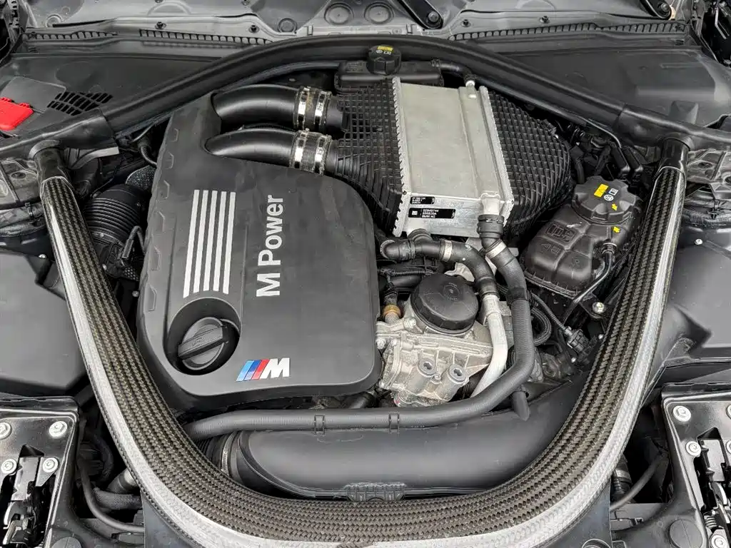 BMW M4 2017 — фото 8