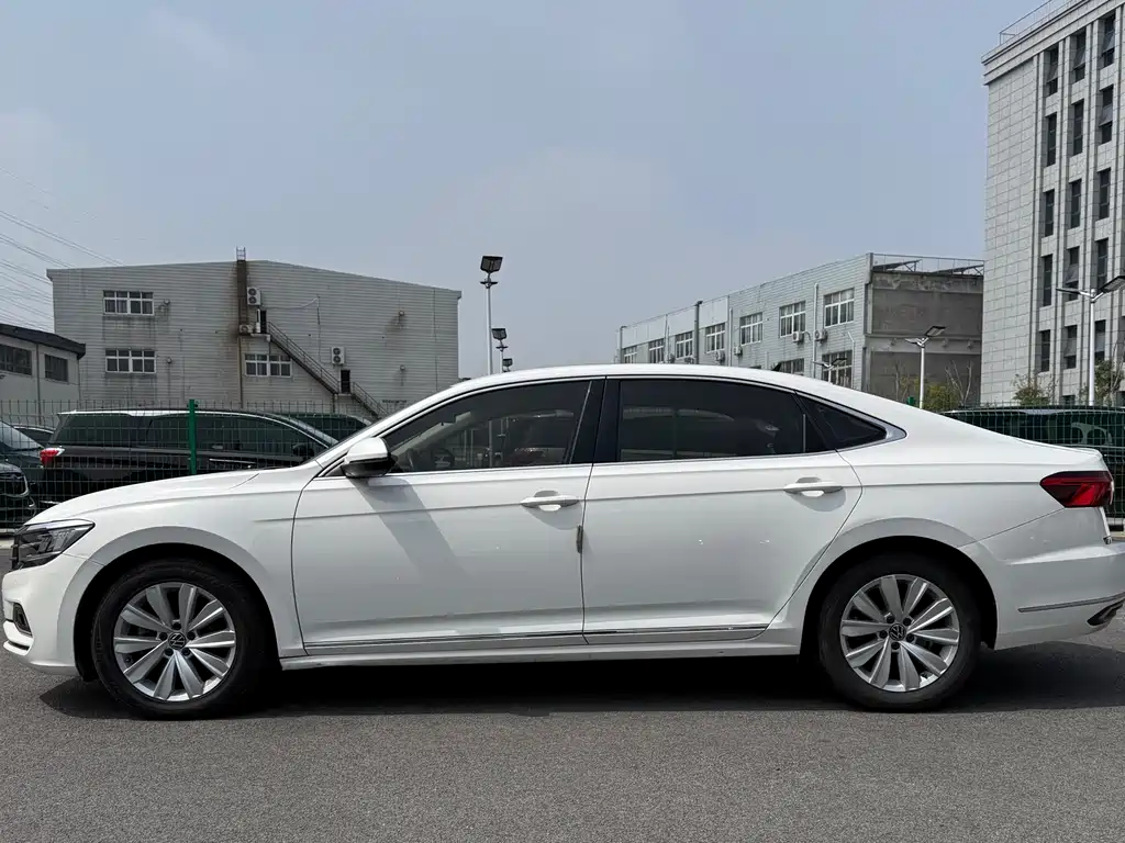 Volkswagen Passat 2020 — фото 17