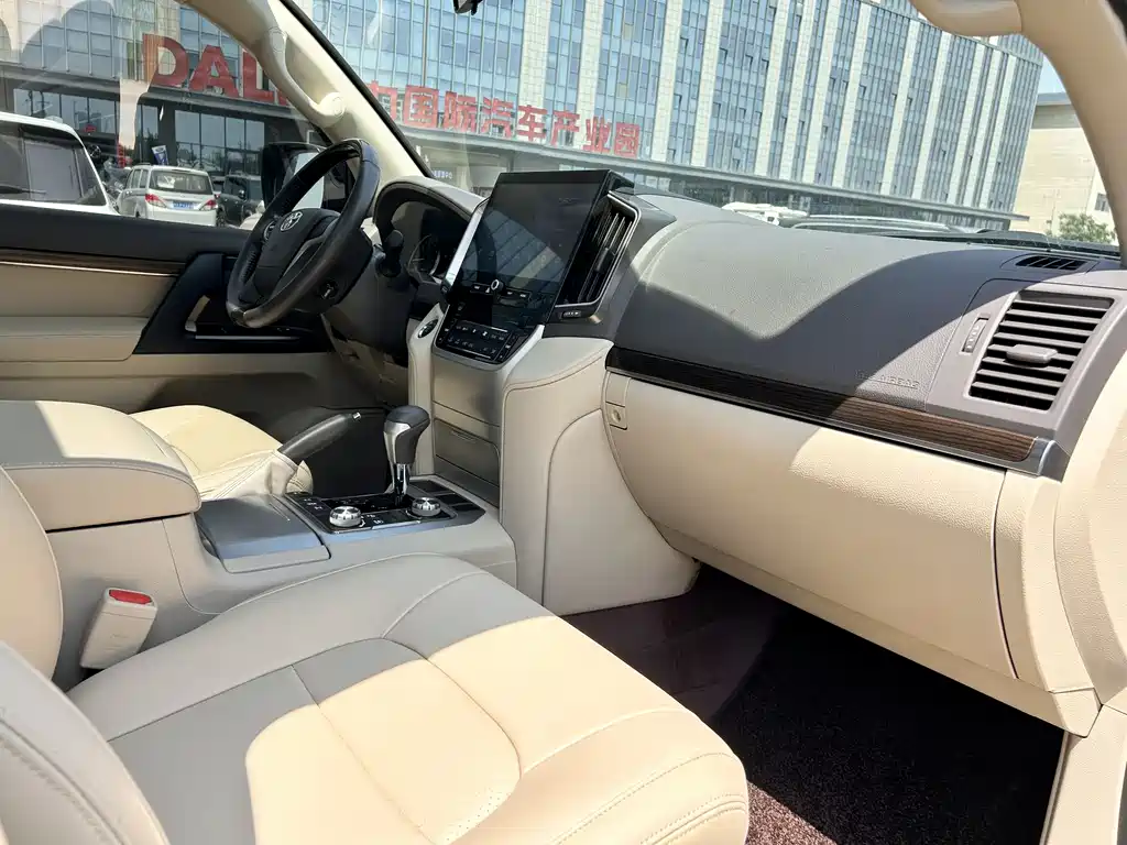 Toyota Land Cruiser 2020 — фото 11