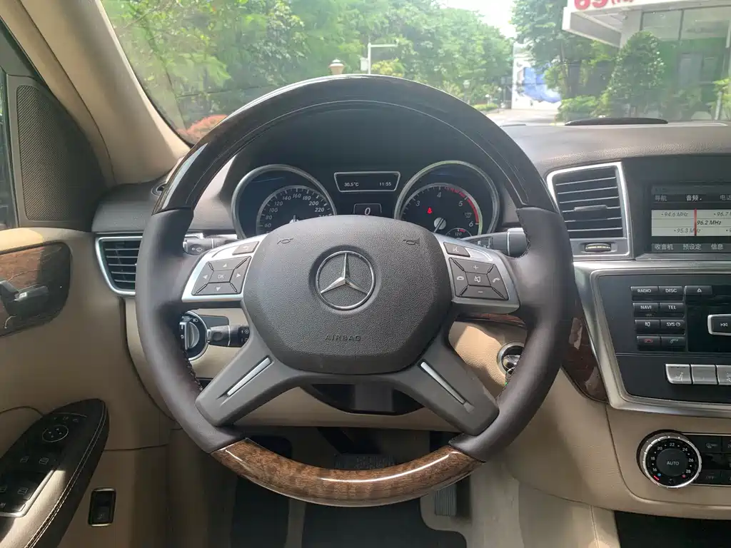 Mercedes-Benz M-Class 2014 — фото 10